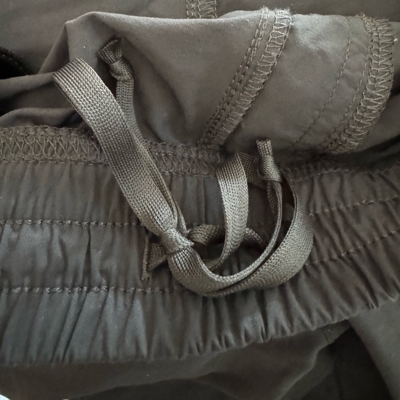 North Face Lightweight Performance Hiking Pants. Women’s 12 Charcoal 30” Inseam. - Picture 4 of 7